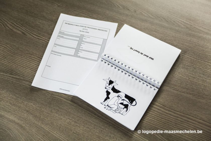 Het AFPO werkboek, opengeslagen op de werktafel.