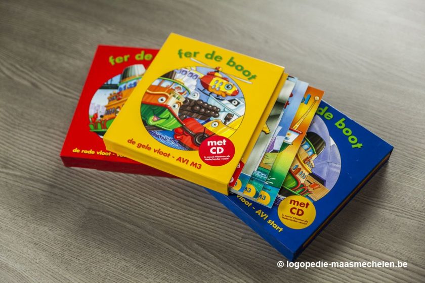 Het leesmateriaal Fer de Boor, opengeslagen op de werktafel.
