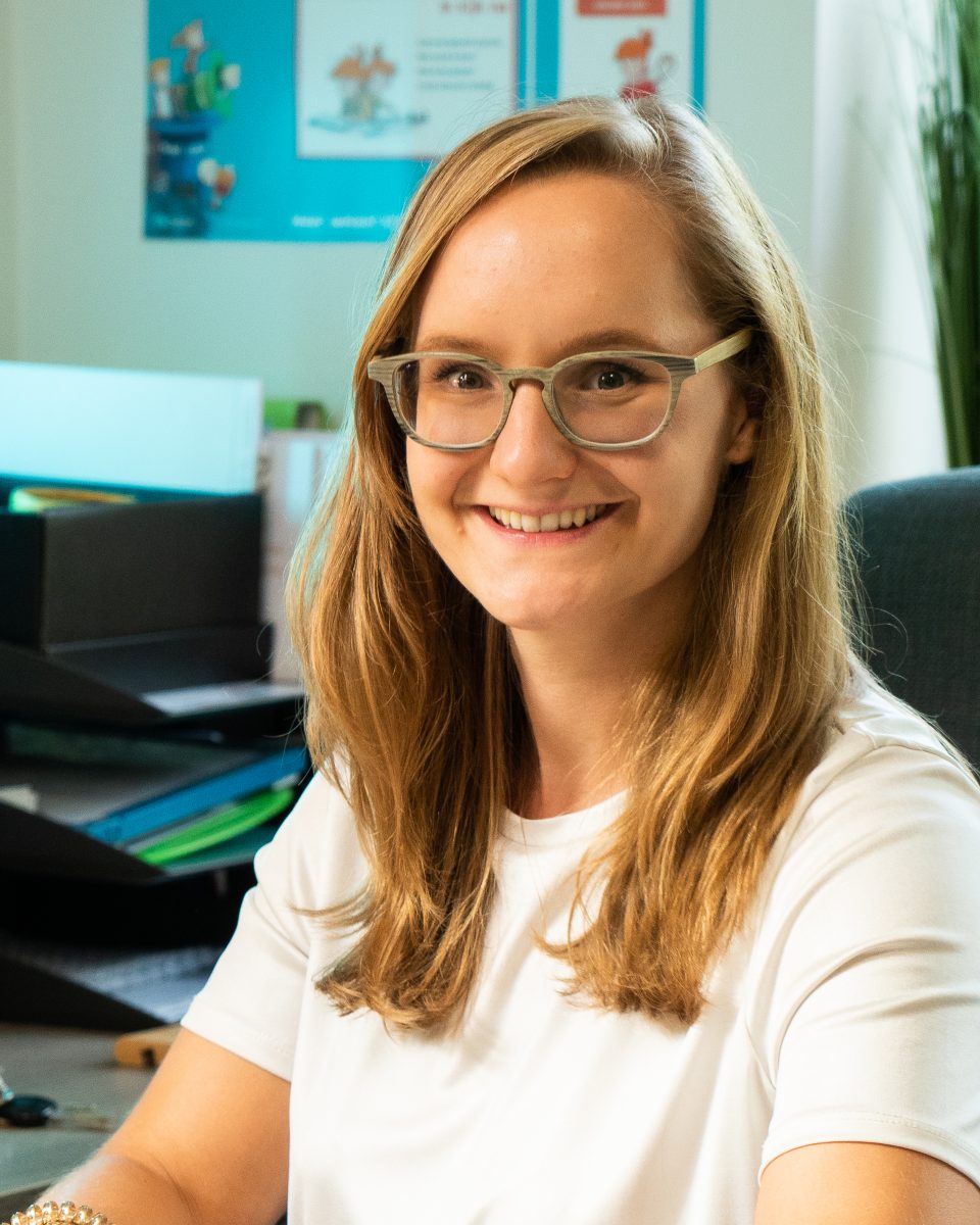 Kim de Raeve, praktijkhoudster bij Logopedie Maasmechelen.